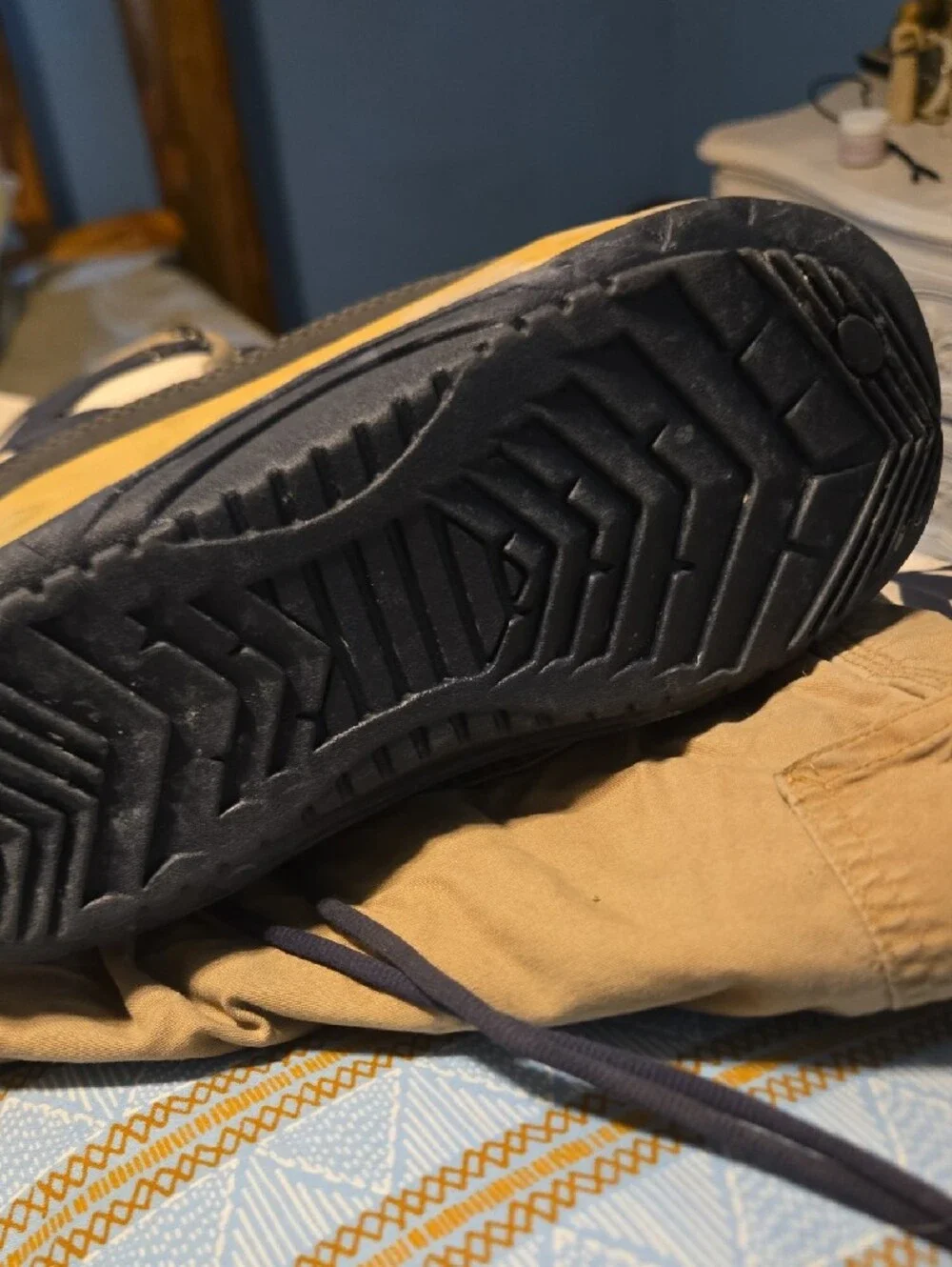 Men's Tan and Gray Snowboard Boots